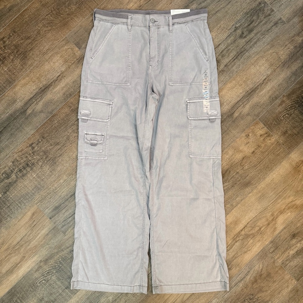 American Eagle 12 Dreamy Drape Stretch Cargo Super High Rise Baggy Wide-Leg Pant